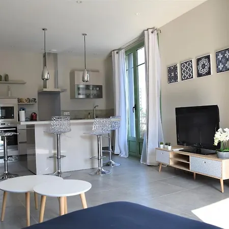 Grand Lyla Apartment *